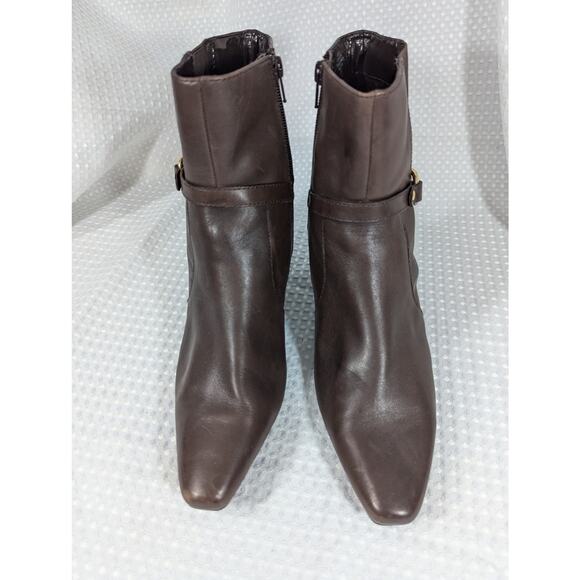 NWOT! ANNE KLEIN! ESPRESSO BROWN GENUINE LEATHER HARNESS DETAIL BOOTS! SZ 9.5M - Picture 4 of 10